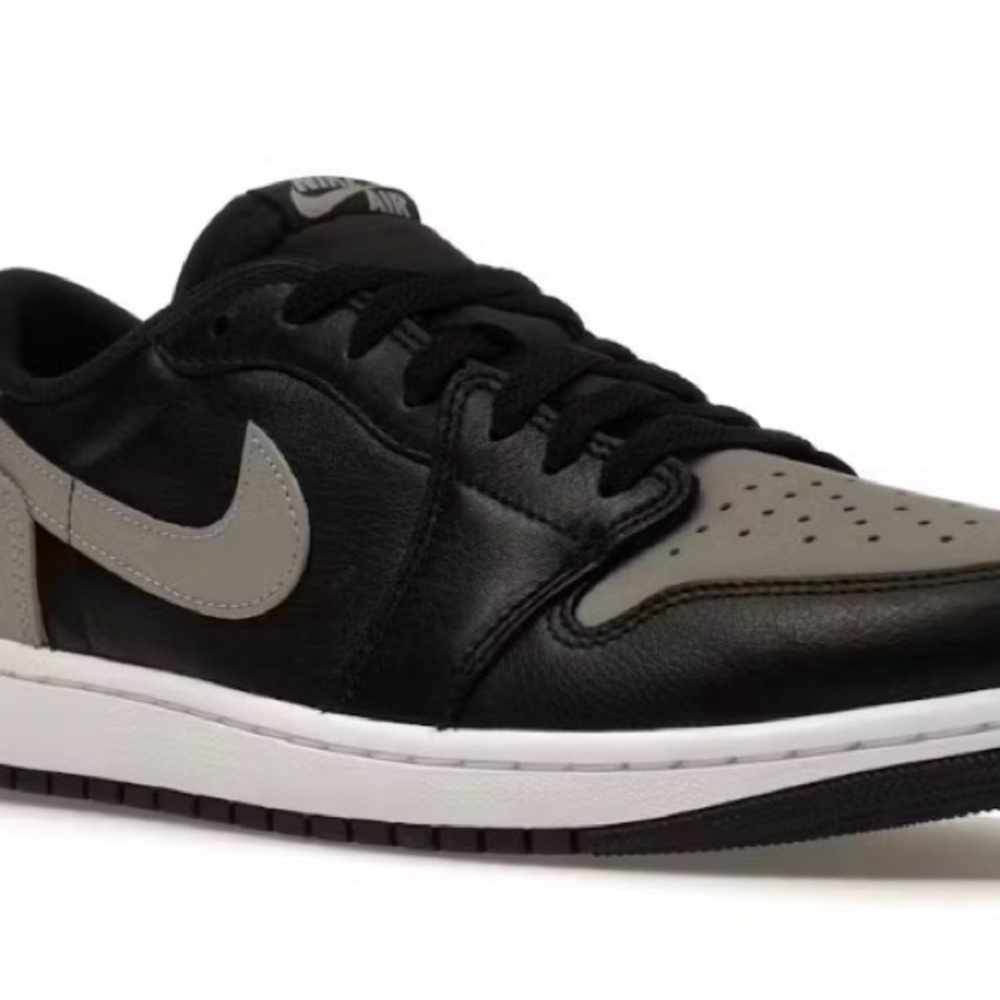 Jordan 1 Men's Black and Gray Leather Sneakers